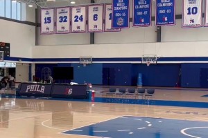 保罗·乔治在今日球队训练结束后，加练了一些有氧运动！