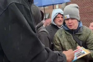 火箭奇才，杜兰特给在雪中等候的粉丝们签名❤️