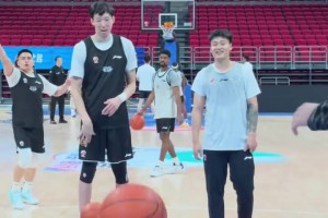 北京男篮公开训练课！麦基+周琦的内线组合真是让人无限遐想