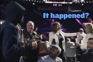 回顾去年勇士全队得知东契奇被交易时的反应